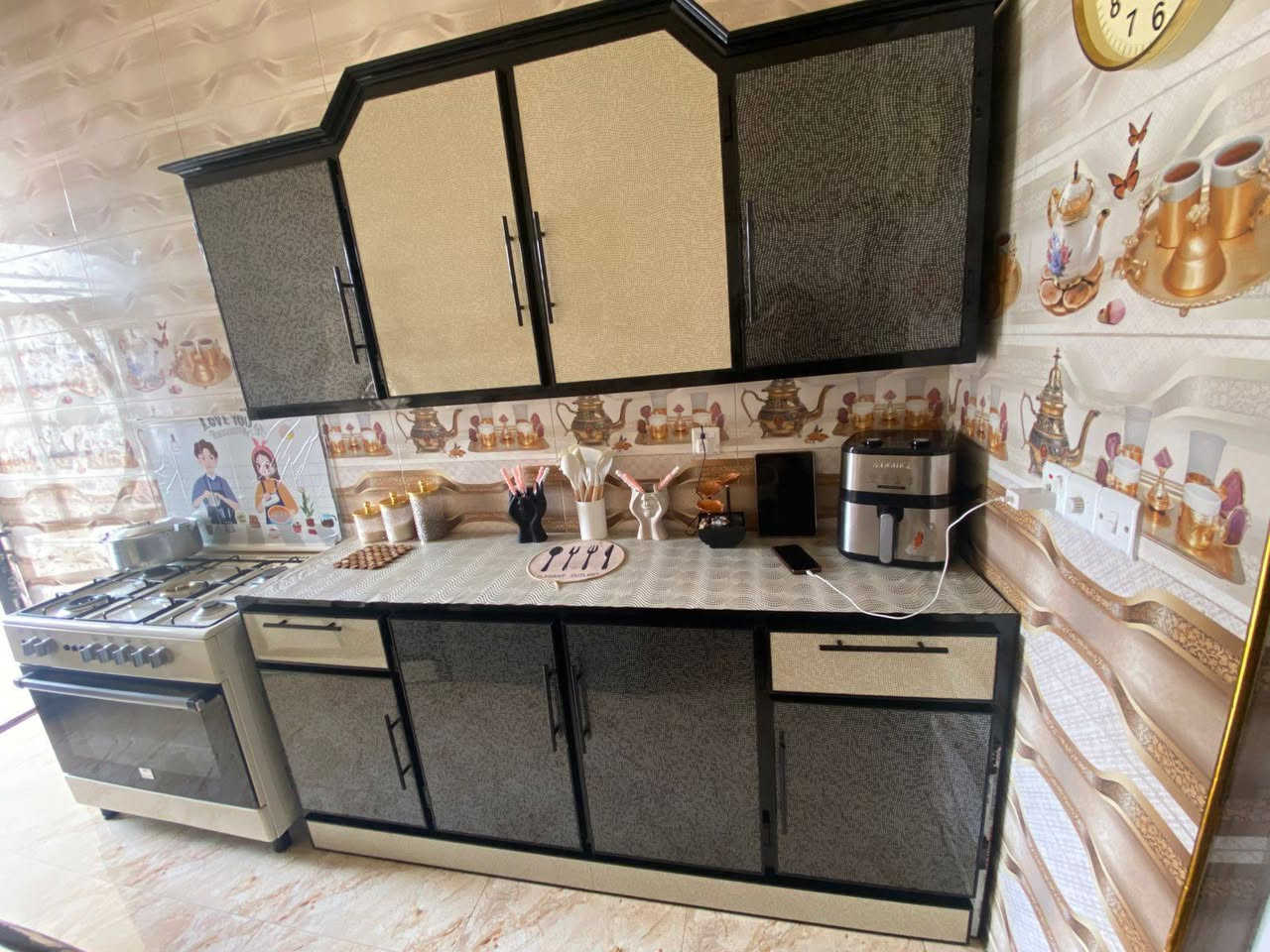 السلام عليكم كاونتر الالمنيوم نضيف السعر 400 المكان بعقوبه الرحمه قرب جامع الاقصى الرقم ***********
