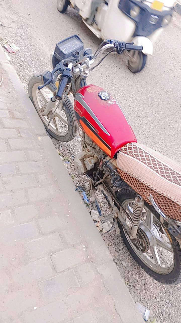 سلام عليكم دراجة ايراني يرادلهة بس كابريتر اني بيع كوم حديد ١٠٠وبيهة مجال بلحسينية مال راشدية ***********كوم حديد
