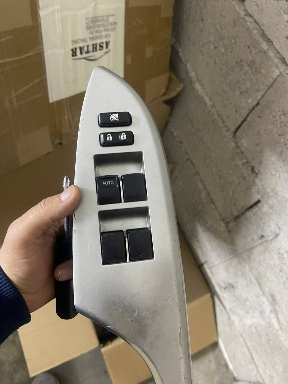 غراض کرولا ٢٠٠٨——٢٠١٣
ـتوصیل موجود لکل عیراق 
*********** واتس اب
