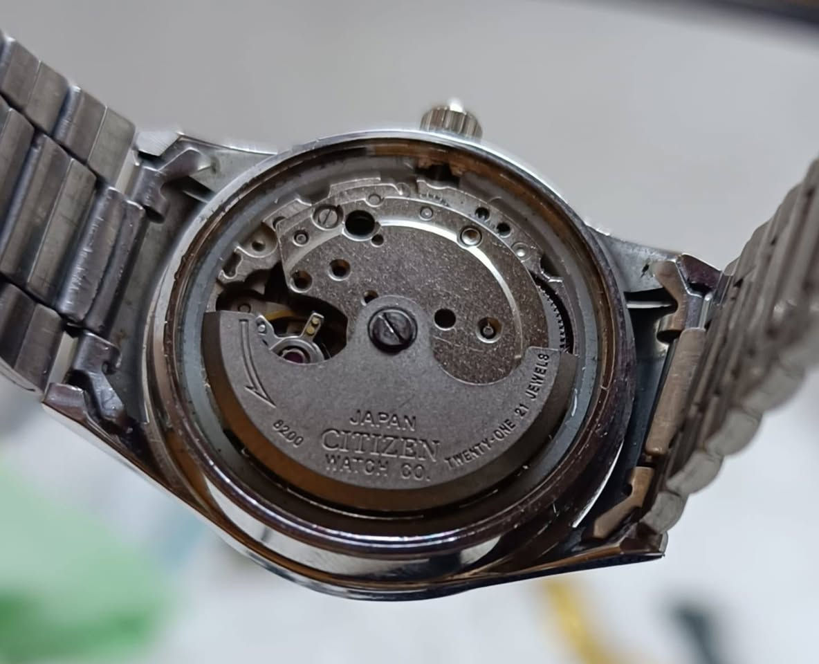 السلام عليكم اي ساعه تعجبك صورتها وعالخاص واسعار تختلف حسب نوع الساعه


**إذا كنت صاحب هذا الإعلان وتريد حذفه لأي سبب، رجاءا أرسل رسالة إلى الدعم الفني**