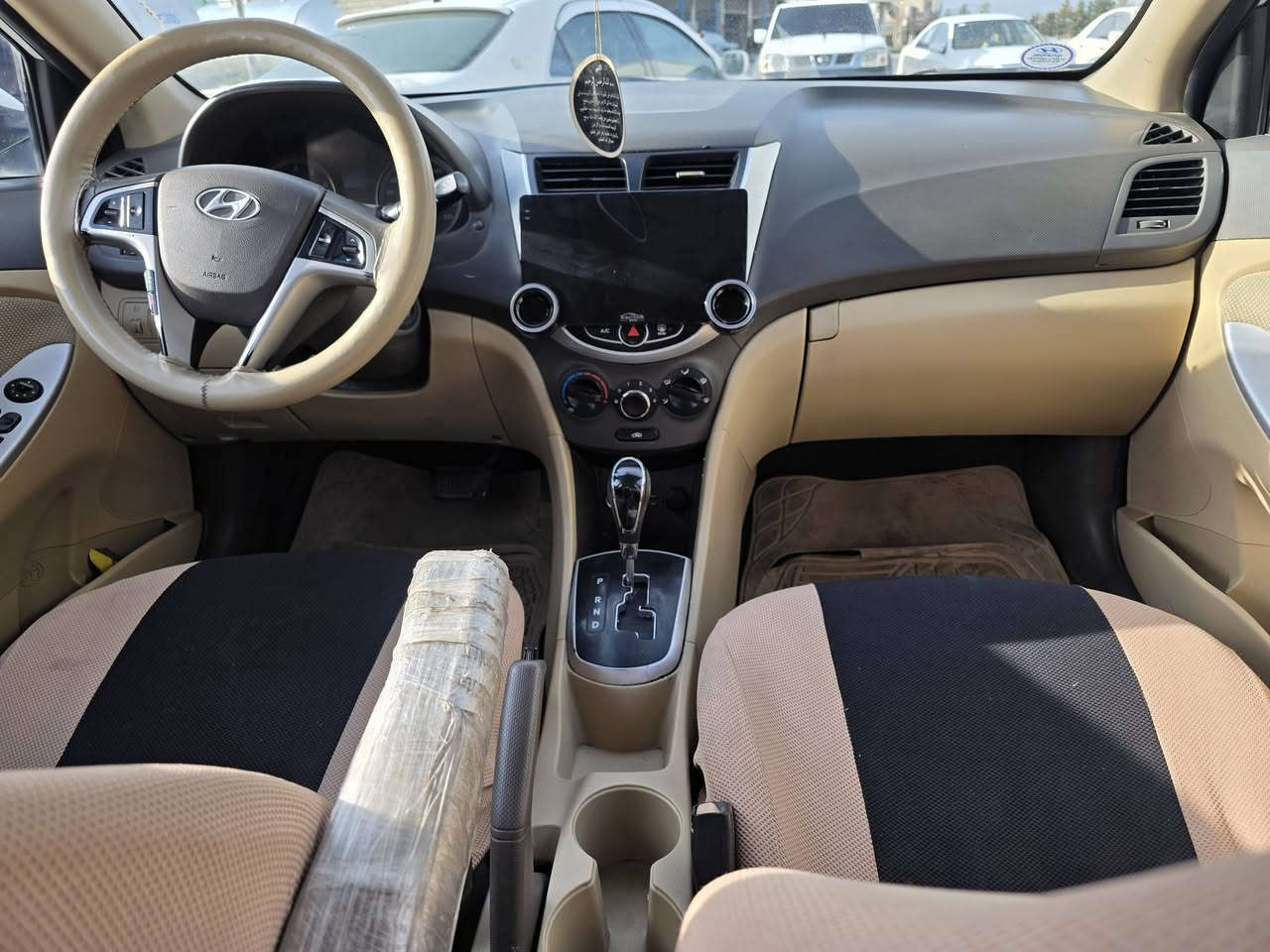 هۆندا ئەکسێنت 2014
ئۆتۆماتیک ناو زەرد خلیجی
لێزەری دوبەی
سەقفی بەشەرت
کامل مەسروف
دووبارە دوراوەتەوە شوێن بڕاوەکەی
تەبرید ساردو گەرم بەشەرت
بێ تەقەو ڕەقە
شاشە ئایپاد
ڤۆلیۆم
چوار جام کارەبا

سیعر// 44 گەڵا کۆتای

شوێن//هەڵەبجەی شەهید

***********

***********
