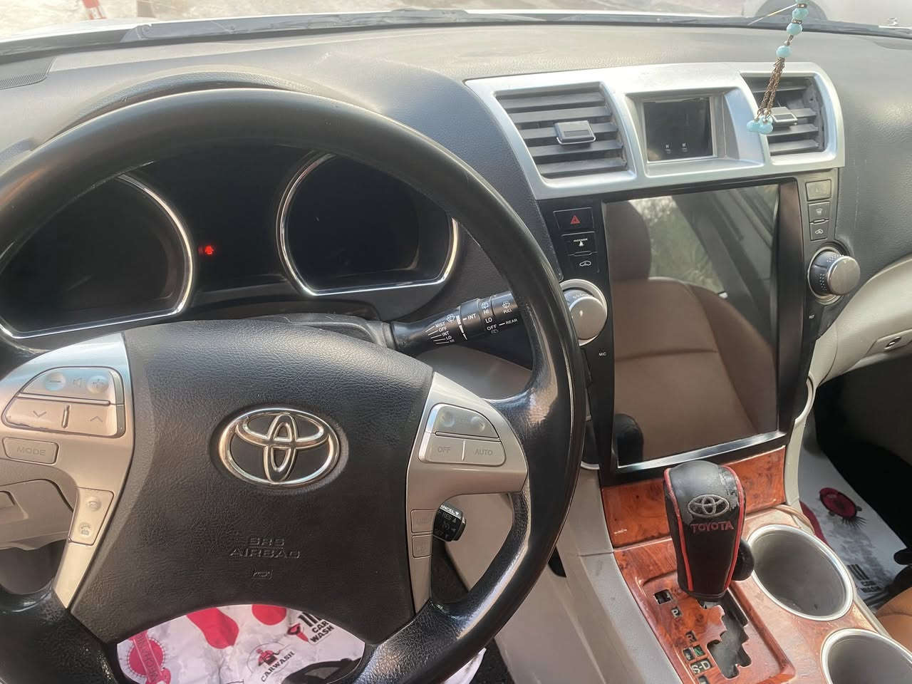 السلام عليكم
اخوان تويوتا هايلندر ٢٠٠٨ كلين بدون حادث مصبوغه صفحتين بسبب الشريط محدثة دعاميات لكزز استيراد خاص مكينه ٣٥٠٠ ثلاث قطع تبريد كير ومكينه نظيفات صدر امامي خلفي جديد تخم تاير جديد باتري جديد شاشه كبيرة مع تحكم تبريد داخل جلد مشمشي عمل درجة اولى لد نهاري السيارة خير من الله مكان السيارة بغداد السعر ١٥٠ للتواصل ***********
