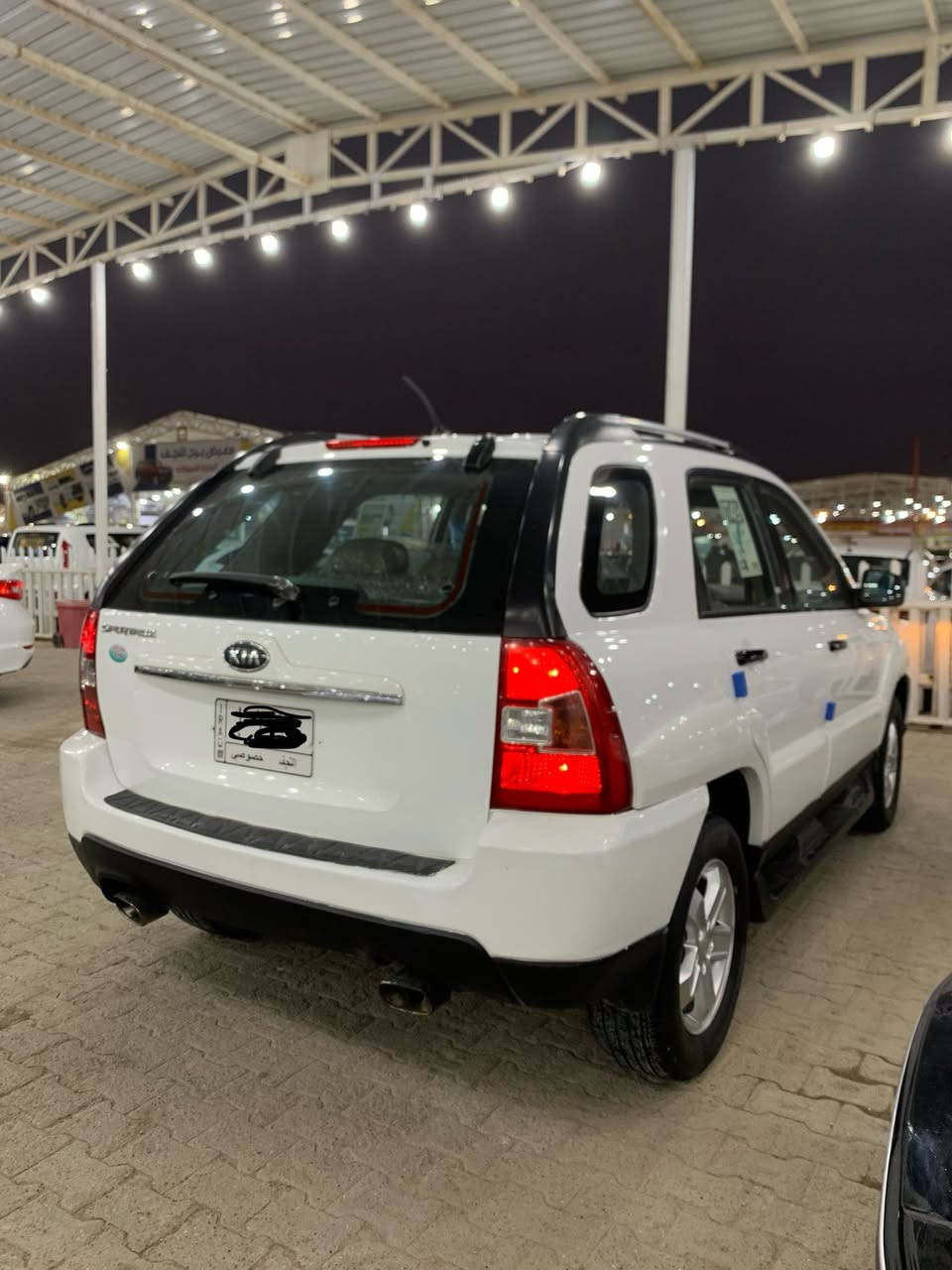 السلام عليكم كيا سبورتج للبيع 2009 رقم نجف مكفوله من صبغ وتبديل وفتح مكينه وكير وحدايه وتبريد كله مكفول مكينه 2000 فتحه داخل لونين ويل جبير دبل اكزوز السعر 123 وبيه مجال بسيط مكان السياره النجف الاشرف الاستفسار المراسله او الاتصال ***********
