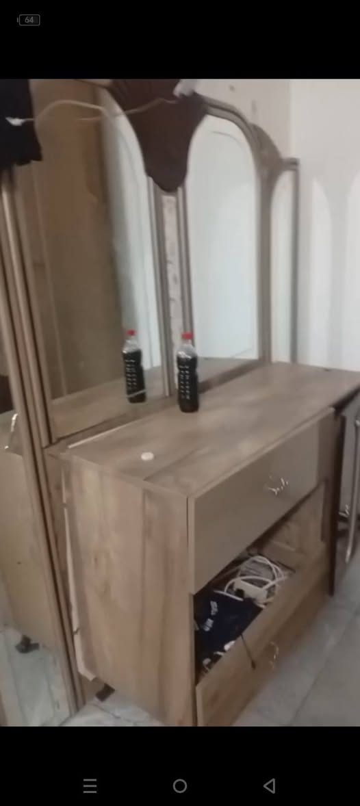 غرفه تركيا للبيع بيها ضرر سعرها ١٥٠الف وبيها مجال عنوان بغداد كاضميه رقم بي وتساب فقط ***********
