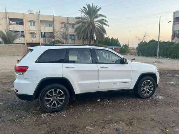 السلام عليكم جيب لاريدو موديل 16 رقم اربيل عليها بساتم 14 بانزين عادي بيها صفحة السعر 178/ ‭0776 388 0196.
