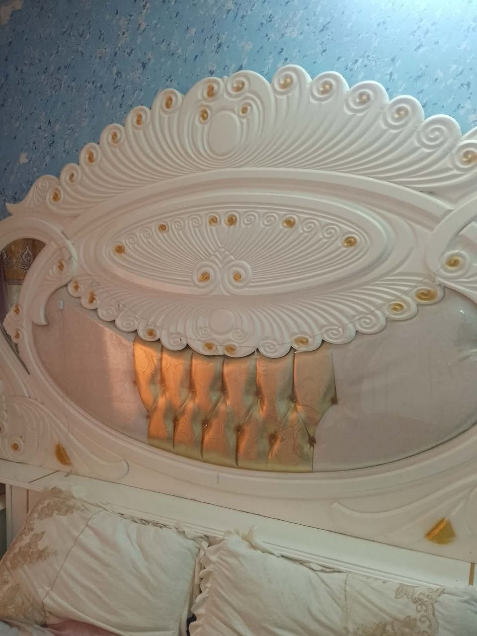 غرفه عراقيه تصميم  تركي حديث  جديده الغرفه ممستخدمه هواي للبيع 
***********
