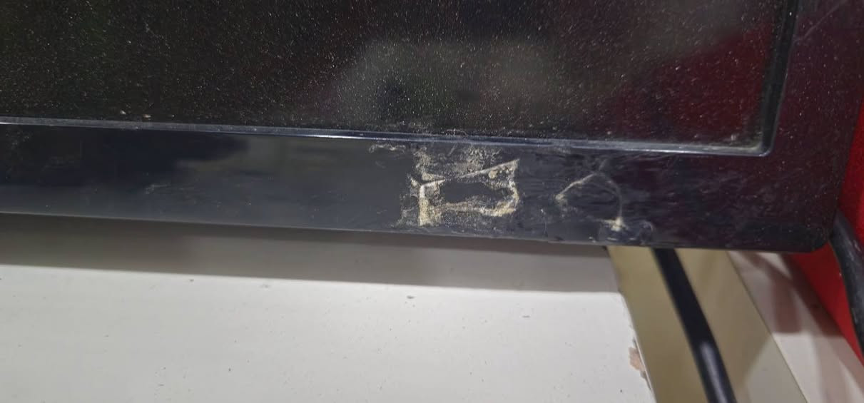 بلازمة حجم 32  نوع LG   جيل اول دقة 4k بدون نت  شغالة 100%  السعرة 75 الف عنواني بغداد _ مدينة الصدر ( حي السفير ) 
رقم الهاتف : ***********
