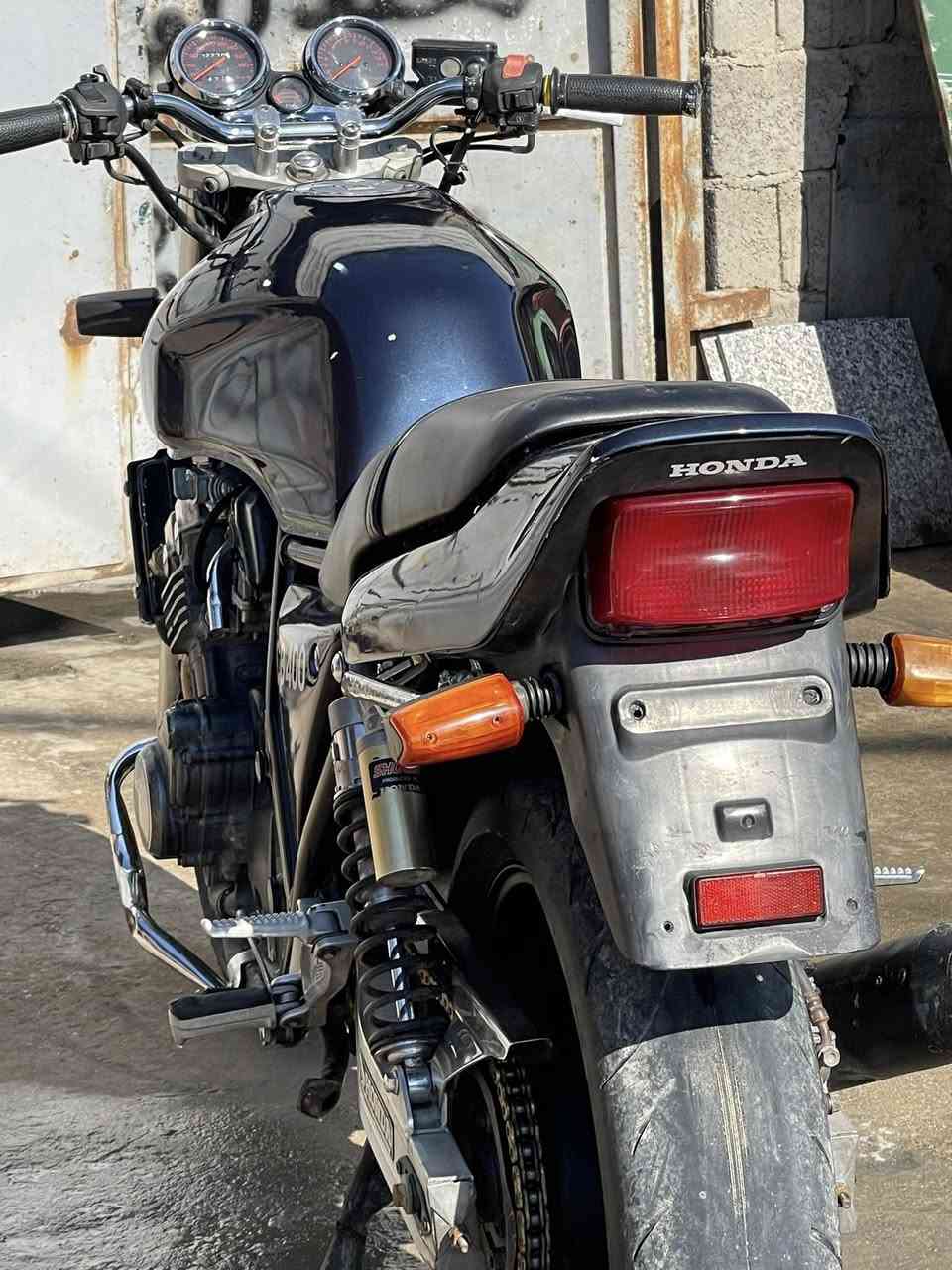 يا الله سلام عليكم ورحمة سيبي فور جيل الأول كفاله عامه ولحد يجي ويكلي مكفول كفاله عامه حبيبي  دراجه كير محرك مكفول كلشي مكفول مال جناي خواني (السعر مليون و 800) قابل للتفاوض  العنوان بغداد المحموديه  وراق كامله.  

‭٠٧٧٧ ٩٥٦ ٦٠٦٦‬ وتساب تصال.
