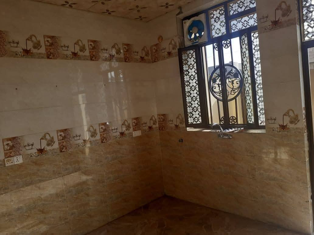 للبيع أو مراوس بقطعة أرض قرب مجمع ألماسه
مشتمل مساحته 100 متر يطحي وجه 7 وربع طابو  صرف بناء طابوق يحتوي على  3 غرف نوم + مطبخ + أستقبال + صاله + حمام + منور + صحيات خارجيه 

موقع ألمشتمل شارع ابو ألنسور حي ألأمين مقاطعه 17 خلف مول ألمصطفى 

للأستفسار ألأتصال على ألرقم (  ***********  ) 
                     ألسعر /  90 وبي مجال
