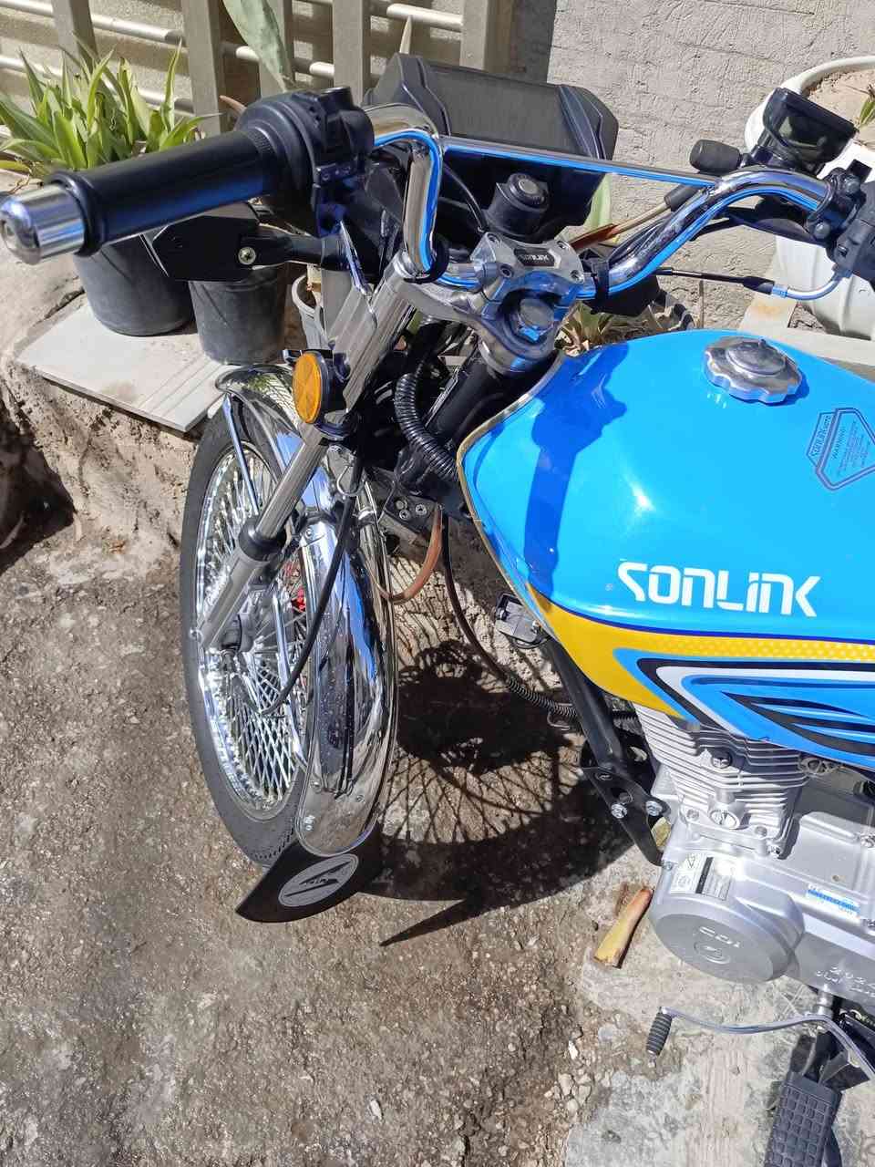 السلام عليكم دراجة تايكر سولنك ام الختم موديل 2025 اخت الزيرو كفالة عامة اي نقص مابيه جديدة بعده على وضع الشركة السعر 750 وبيه مجال قليل للشراي العنوان بغداد رقم ***********
