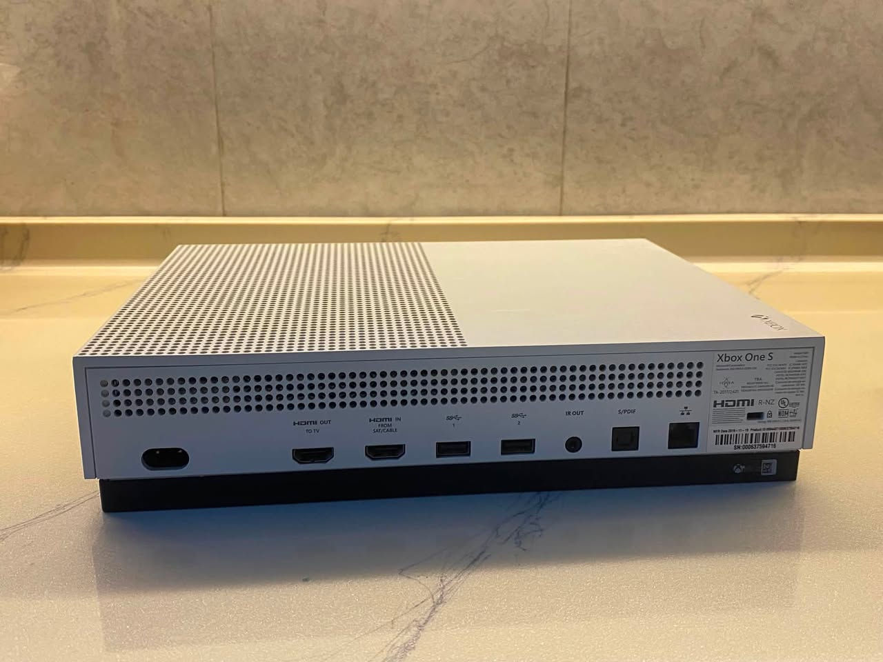 سلام عليكم من رخصة الادمن 
XBOX ONE للبيع
الجهاز نضيف متروك صارلو فتره بس يعوزك اخير تحديث ما محدثو و كيم باس يدات ثنين عل بلوتوث لتواصل 
 ***********
الموقع : الموصل الجانب الايمن
السعر:185
