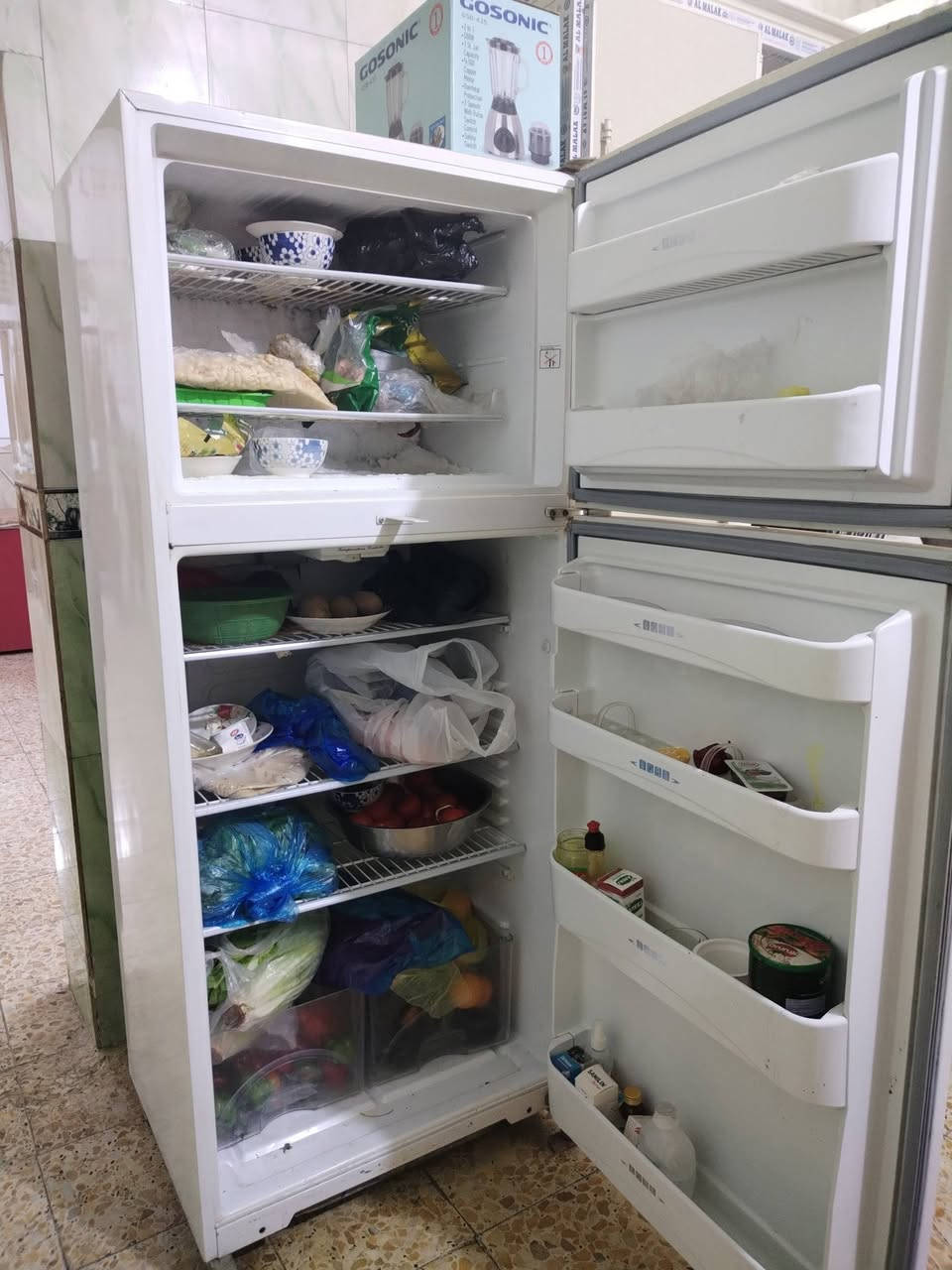 ثلاجة أكبر حجم نوعها نوبل الاصلية  اي تصليح ما داخلة تجميدها خير من آلله موضح بالصور ،، وطباخ أبو خمس عيون نارة تخبل بس البوري مال الفرن الفوك واكع،، مكاني سبع البورشارع الطيار
الثلاجه سعرها 300  والطباخ 150

رقمي بي واتساب ***********

وهذا اتصال فقط ***********
