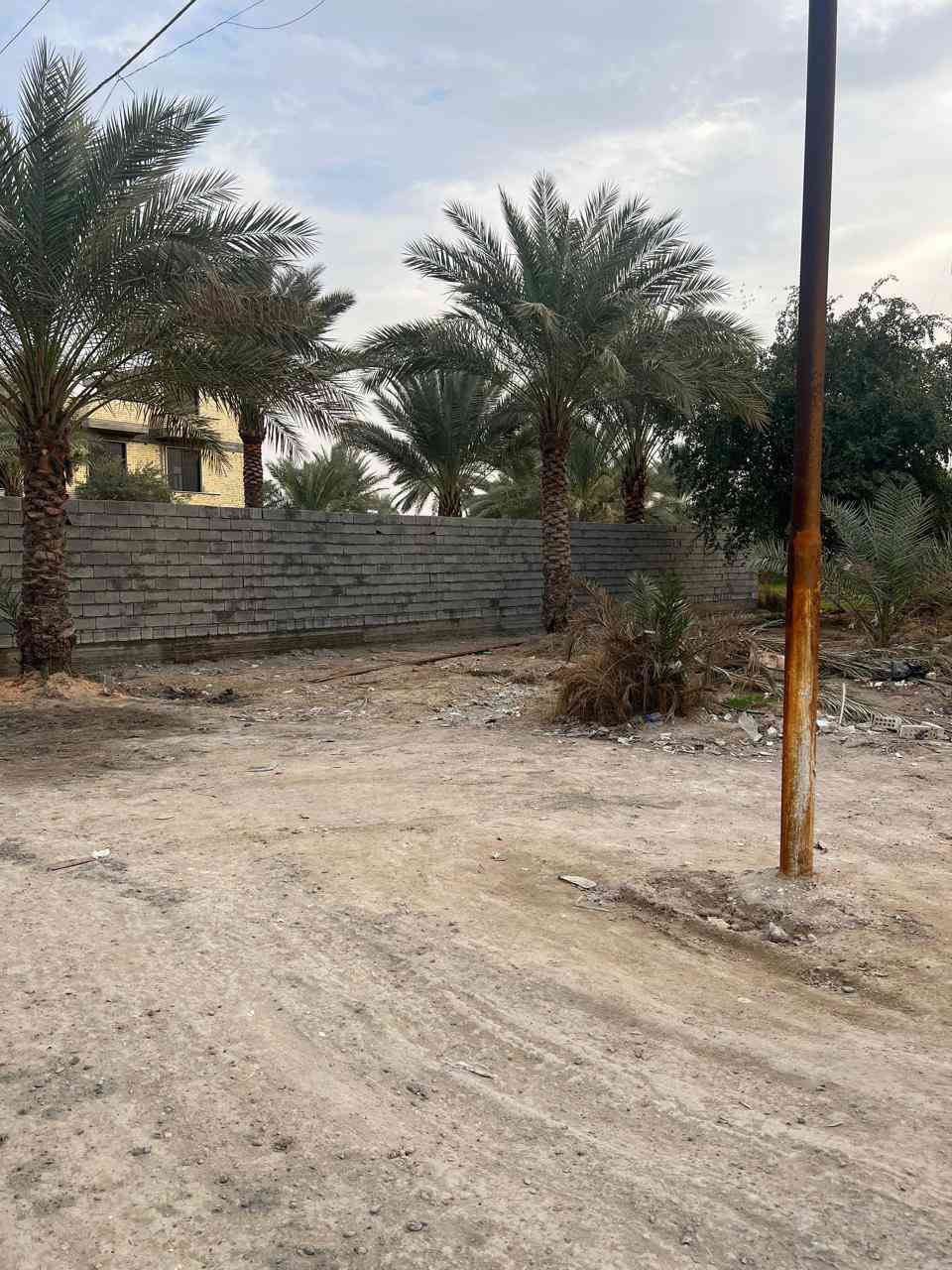 السلام عليكم توجد قطعة ارض 
سند 25 طابو الدورة 
مساحة 400 
الواجهة 16 
نزال25 
الموقع البعيثة شارع الحاجة ابتسام 
للتواصل خاص او على الرقم ***********
