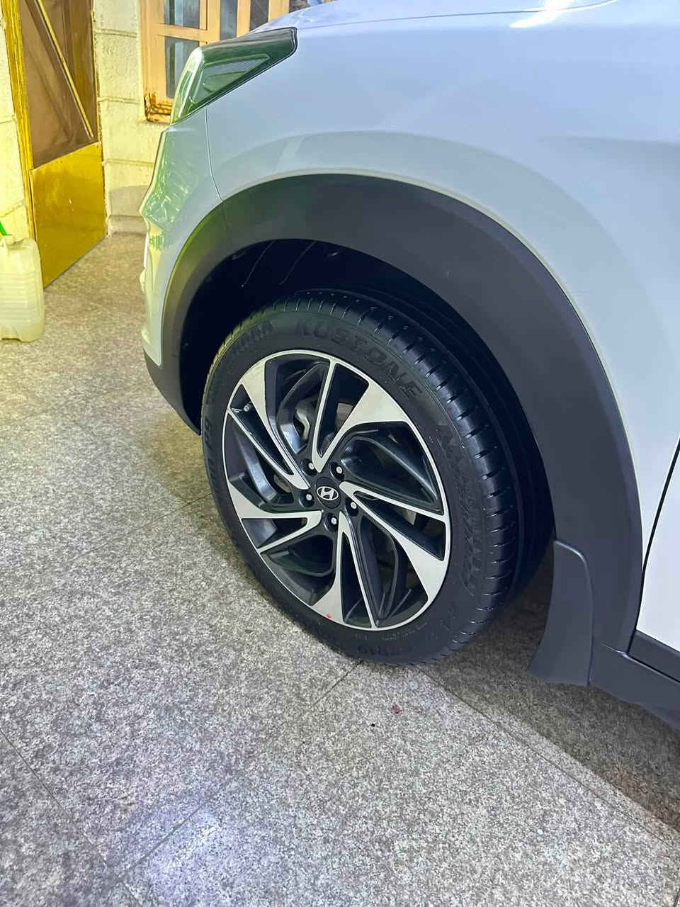 توسان 2020 خليجي رقم اربيل جديد سنويه جديده
تحويل او وكاله مكفول صبغ ضربه تبديل بارد 
ماشيه 55 اخت زيرو 
فول موصفات عده بنرامه
حساسات امامي خلفي كامره خلفي شاشه 
كشنات كهرباء وجلد بصمه مري شفط ويل 19
تحكم ستيران  باقي موصفات معروفه سعر 184وبيه مجال لشراي يتصل ***********
مكان سياره بصره 
 ملاحضه : تخم تاير جديد مدوشمه ارضيه وكشنات جاهز سياره
