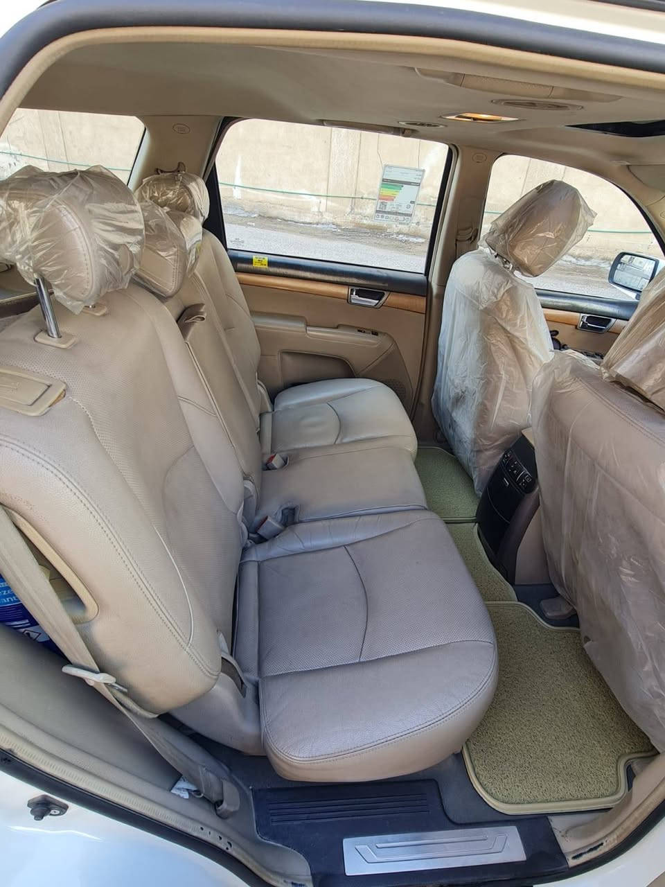 للبيع كيا موهافي 2015  خليجي فول مواصفات 1/1 أعلى شي بل الموهافي Vip استيراد الدوليه العراقبه مكفوله كفاله   عامه السونار مرفق مع الصور                                              1بصمة دخول + بصمة تشغيل.                                            2دفع رباعي 4×4 فوريل.                                                  3 زاك لايت.                                                                     4 فتحة سقف.                                                                 5 مانع انزلاق + نزول منحدرات.                                        6 صندوق شفط.                                                             7 بك لايت LED.                                                             8 سبعة راكب ثلاث قطع تبريد.                                          9 كشنات جلد تدفئة تبريد خلفي وأمامي.                            10 حساسات خلفيه.                                                        11 كامرة خلفي بلادي.                                                     12 كراسي الامام كهربائي خزن ميموري وضعيات.                    14 لايت زنون عالي وناصي بلادي.                                                                15 مكينة 3800 بلاد كفالة.      رقم الهاتف *********** مكان السيارة كربلاء المركز                       سعر السياره 180 ورقة وبيه مجال قليل للشراي
