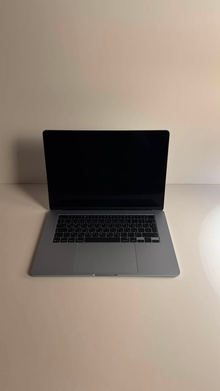 Macbook Air M4
256 GB Hard
16 GB Ram
15,3 inch
Battery 100%
Cycle 13
بعده بالضمان الجهاز عربي شرق اوسط لون سكاي بلو 
للتواصل ومعرفه السعر على الخاص او واتس
***********
