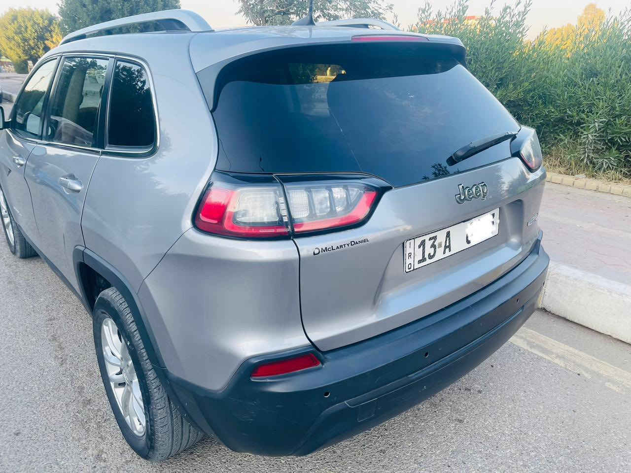 جيب شيروكي 2019 
فئة لاتتيود محرك 2400
رقم انكليزي ميسان 
حادث بنيد وجاملغ ما واصل للداخل
 شاشة و كاميرا دوارة 
حساسات خلفية 
داخل جلد بيجي
لايتات زنون اصلي 
جاهزة من كلشي 
باتري و اطارات جدد ادامة كاملة لمنظومة البنزين

‭0773 461 0690‬
