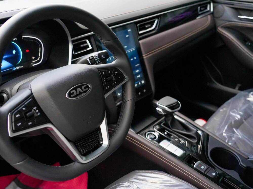 ئۆتۆمبێلی jac j7 فوول مواسەفات مەکینە 1.5 turbo هۆرسپاوەر 180/210 نیوتن مەتر گێر تۆماتیک و عادی دەرگا بەصمە 
بەصمەی ئیشپێکردن سندوق بصمە لایتی LED و بەخێر هاتن دواوەو پێشەوە / بەردەرگاو دەشبول LED /کامیرە /حەساس /ویل ١٧ /سڵاید/ ئاوێنە ئیشارەتو شەفت /شاشە تێسلا iOS android  کارپلەی ئۆتۆ هۆڵد گێچ ئەلیکترۆنی 
گێڕو مەکینە و کارەبایەتی VW ڤۆڵکسواگنی ئەڵمانی 
تایەو ڕۆن و سێرڤس کامل تازەیە 
یەک پارچە معجون  چوار پارچە بەس کلێر بێ دعم   *********** بێ ئیڕباگ/93000km ڕۆشتوە ١١٢ معامەلە  وەتساپ *********** أربيل, العراق
