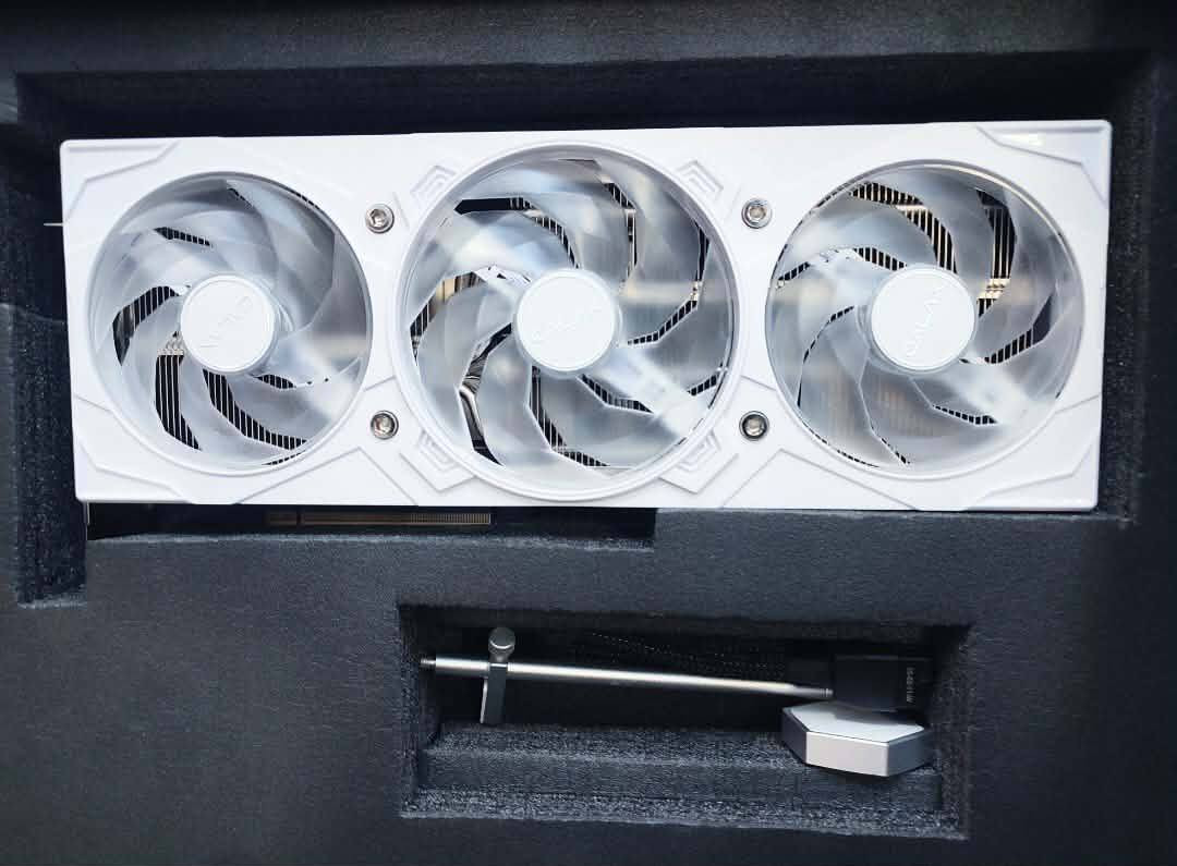 القوه والجمال بالون الابيض🤍 المميز 

GALAX  RTX  5070Ti ex gamer White Oc 3 fan
 
السعر / مليون و500 
مكلفني مليون و800 اشتريته قبل اقل الشهر وصل ضمان موجود 
سنه كامله 
حرارته ما تعبر ال 64 بأعلى ضغط


**إذا كنت صاحب هذا الإعلان وتريد حذفه لأي سبب، رجاءا أرسل رسالة إلى الدعم الفني**