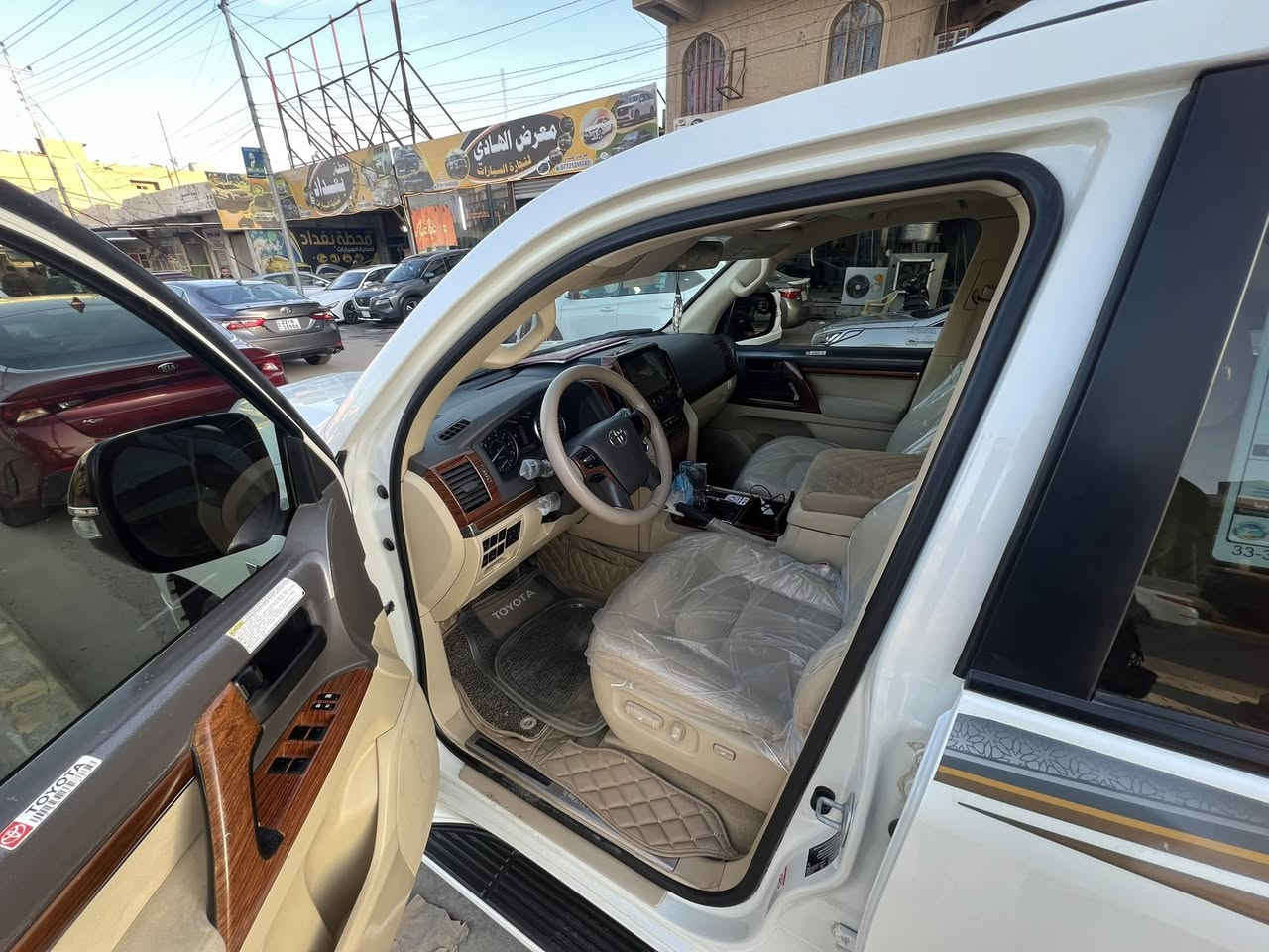 السلام عليكم لاندكروز  2017 ماشيه 140 مكفوله 8 سلندر فول مواصفات السعر  4 شدات 80 ورقه ***********
