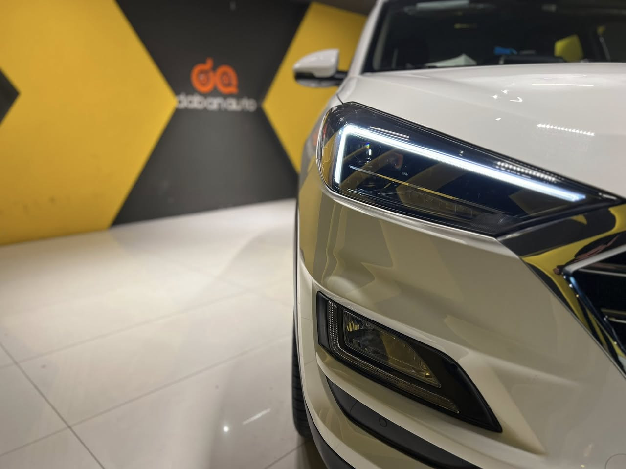 السلام عليكم للبيع توكسون 2020 
معرك 20دوش 
مواصفات لد امامي
 حساسات
بصمه
مرايه شفت
يدات نيكل
كشنات امامي كهرباء 
ماشيه 10الف 
  لايت 5 عدصه 
سياره زيرو 
مكانها السليمانية للاستفسار فقط اتصال ☎️ 
فقط بيع
***********
