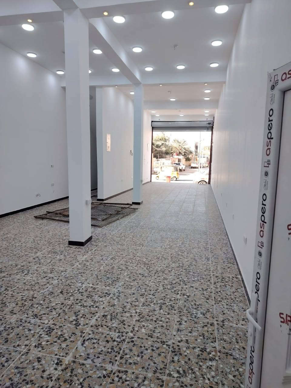 إعلان محل للإيجار**
🔹 محل تجاري للإيجار في منطقة الأمن الداخلي
🔹 المساحة: 125 متر مربع
🔹 يحتوي على صحيات (مرافق صحية) داخلية
🔹 موقع مناسب لمختلف الأنشطة التجارية

💰 سعر الإيجار الشهري: 900,000 دينار

📞 للاستفسار والتواصل يرجى الاتصال على الرقم: 
📱واتساب (***********) **
