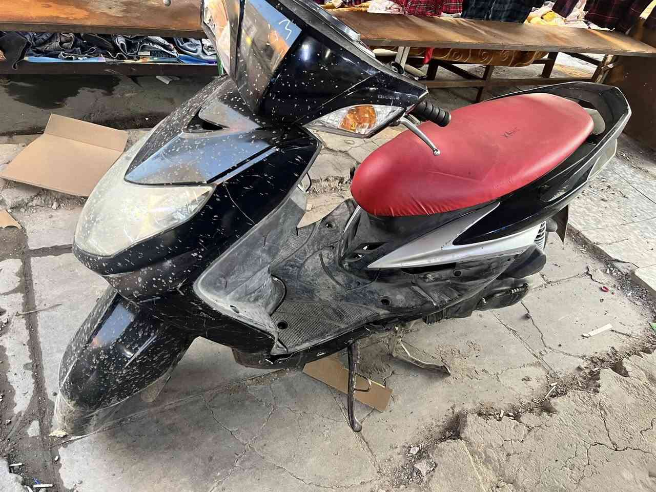 السلام عليكم دراجه سكنس فحل 140 قبق مسح كابريتر بلادي دراجه مفتوحه كامله مكمله فقط الاعداد الفيشه العنوان بغداد الشعب سوق شلال 
السعر خاص 
رقم الهاتف *********** اتصل وبيك خير وتدلل
