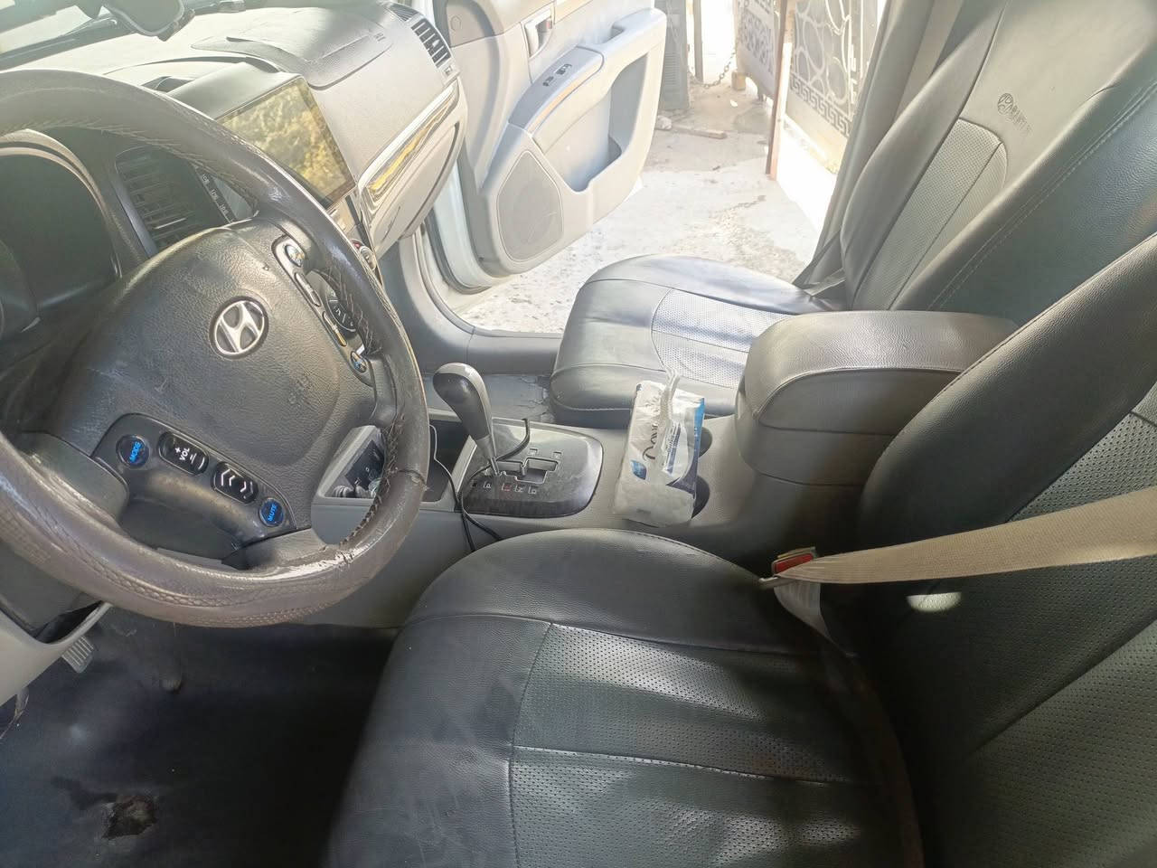 السلام عليكم سنتافي 2008 مكينه 2700 وارد أمريكي خمسه راكب محدث 12 صبغ عام للجمالية الحادث باب السايق السعر 10000 وبي مجال***********
