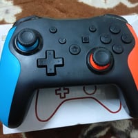 يد WIRELESS CONTROLLER للبيع بيها بلوتوث بس بيه مشكله بسيطه ما دا اعرف...