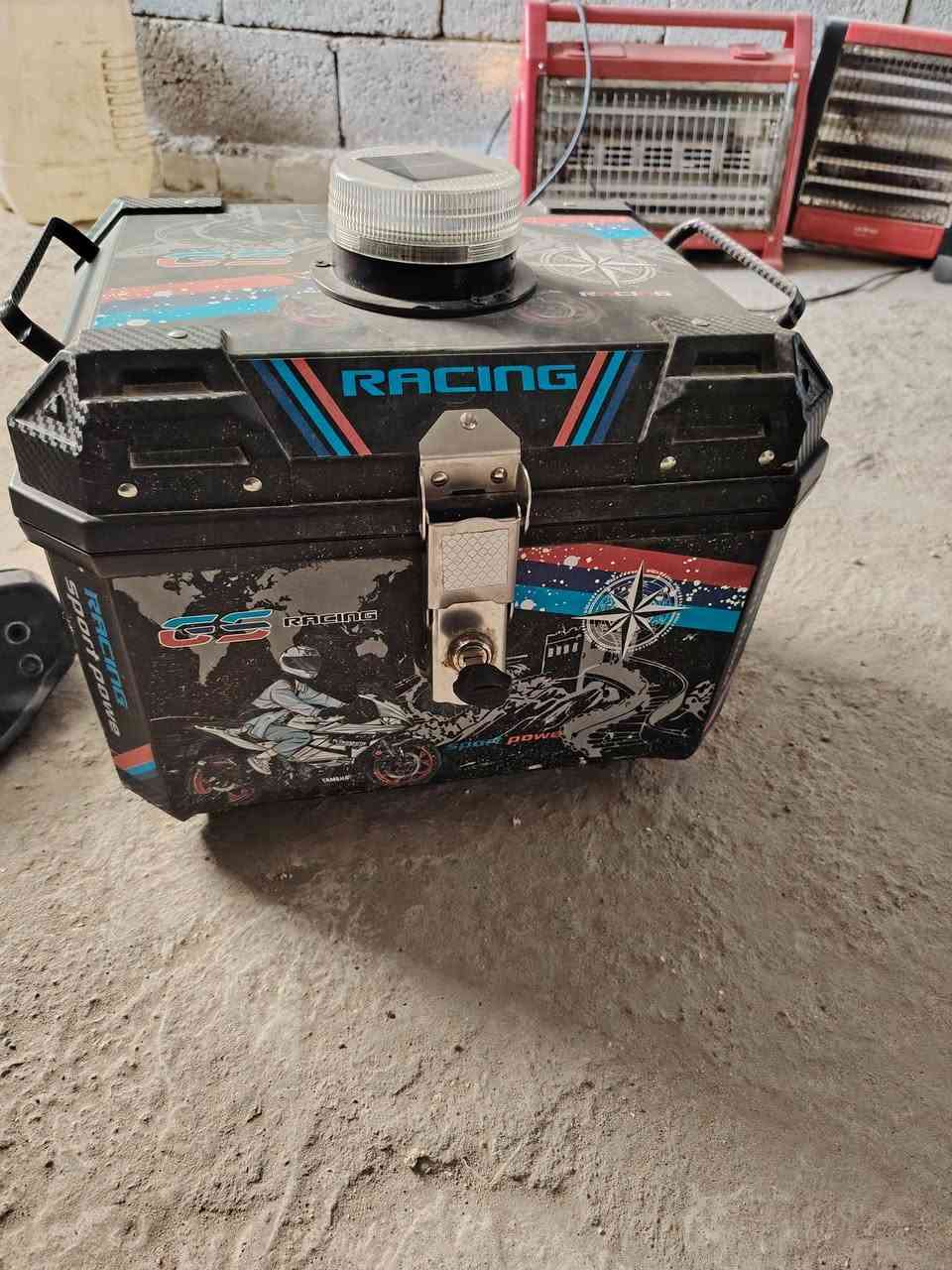 سلام عليكم غراض دراجه للبيع واقيات بانزين زوج جدد وياهن نشرات كاملات صندوك جديد ويا نشره جديده مشدوده فوك الصندوك جادر جديد حافضه جهاز كلهن قفلهن 50 قفل بغداد جسر دياله ***********
