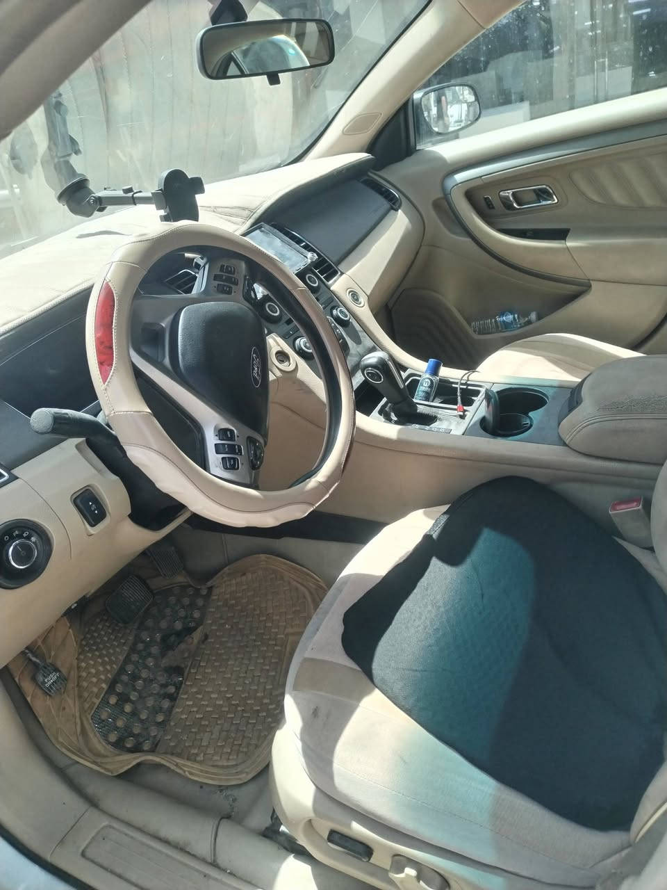 فورد تورس وارد أمريكي موديل 2014
حادثهه بنيد وبداية الجاملغات ما اصل ليجوه، سيارة ليبل واحد ممبدل بيهه اي شي
بيهه ضرر بسيط بالجاملغ جهة السائق ومصله ع البارد موضح بالصوره
مواصفاتهه مايحتاج اذكرهن انتوا اختصاص
تبريد قطعتين ثلج
تخم تاير ياباني
كهربائيات كلهه شغالة
رقمهه ذيقار انكليزي  السيارة بأسمي
السعر 90$ وبيهه مجال بسيط 
مكان السيارة بغداد / جكوك قرب محطة الوقود
*********** واتساب
