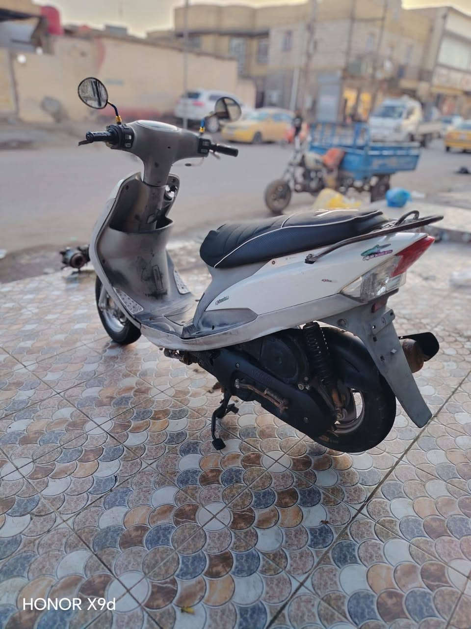 السلام عليكم 
ماكس منغولي للبيع دراجه نضافة فول بوشة50 سلف هندر كهربائيات كلهه شغالة نكرة بكل وقت شلعه ومعدل طيران تجي تطلع بيهه وتشوفهه بعينك المكان ناصرية مركز السعر550 وبيهه مجال التواصل خاص او***********
