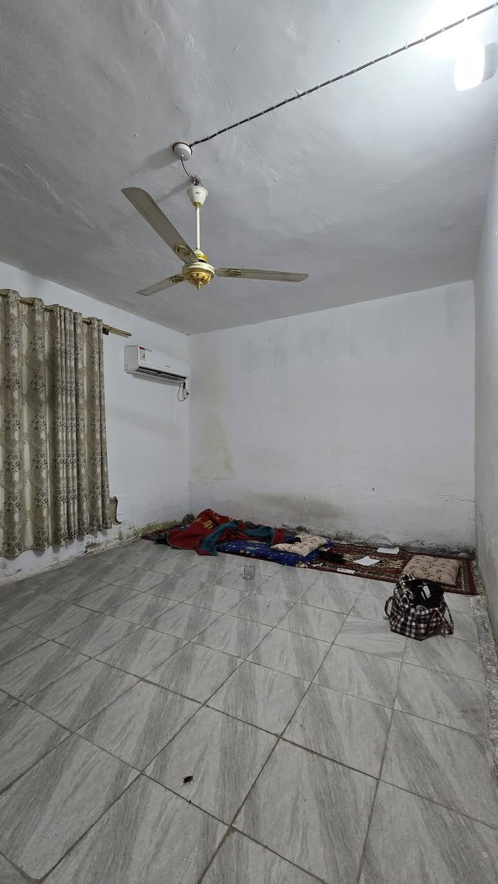 ♛ياﷲ دار مساحه 300  متر  طابو سند 25  البيت ركن شارعين
♛ سعر الدار 55 مليون وبي مجال 
♛ 3 غرف نوم   صاله . استقبال مطبخ . صحيات كراج حديقه 
تجعيب بلوك عكاده  
♛العنوان الكوفه البراكية  شارع المطار القديم مقابل مخبز ولاية علي
✋💐للاستفسار زورو عنوان المكتب في النجف الكوفه ناحية البراكيه  شارع المطار القديم قرب مخبز ولاية علي 
مكتب المنصوري للعقار ***********
