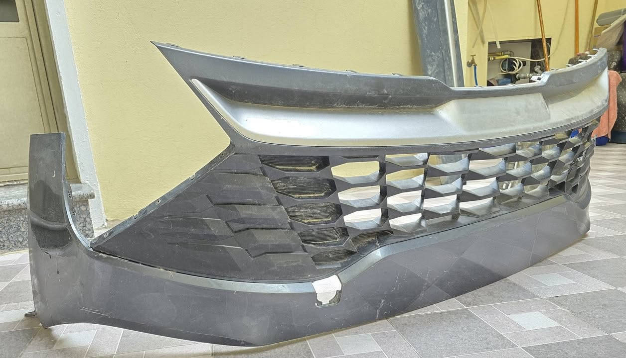 دعامية سبورتج فيلي فارغة مع شباك بي كسر بسيط للي يفيدة
السعر حسب الاتفاق 
اذا تفيدك الاتصال ***********
او علق واني ادخلك
