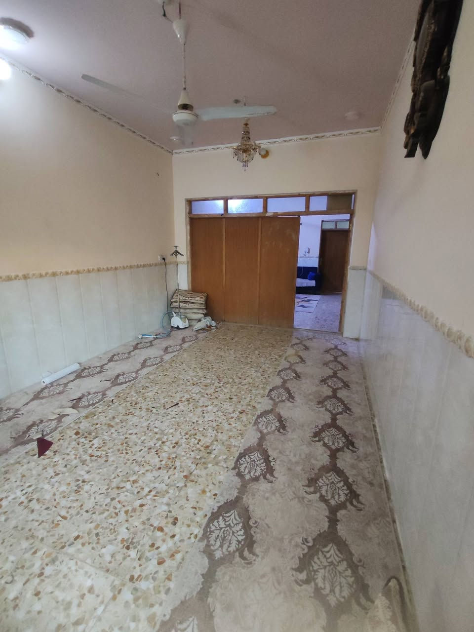 دار للبيع – الحي العسكري خلف ام صاحب مقابل دكتور جاسم زنبور 
🏡 ═══════════════ 🏡
📍 الموقع:
الحي العسكري، خلف أم صاحب، قرب دكتور جاسم زنبور.
📐 المساحة: 150 متر مربع
📄 السند: طابو صرف
━━━━━━━━━━━━━━━
🏠 الطابق الأول: ✅ غرفة نوم
✅ صالة استقبال
✅ مجمع صحي داخلي
✅ مجمع صحي خارجي
✅ مطبخ
✅ حديقة صغيرة
━━━━━━━━━━━━━━━
🏠 الطابق الثاني: ✅ 3 غرف نوم
✅ صالة
✅ مجمع صحي
━━━━━━━━━━━━━━━
🏠 السطح: ✅ فرشي
━━━━━━━━━━━━━━━
📞 للاستفسار والتواصل:
☎️ ***********
💰 السعر:
📩 مراسلة واتساب أو ماسنجر فقط
━━━━━━━━━━━━━━━
📢 ملاحظة مهمة:
إذا عندك دار للبيع أو أرض زراعية، اتصل بينا أو راسل الصفحة.
🏘️ ادخل على الصفحة وراح تلكه بيوت معروضة في جميع الأحياء السكنية وبأسعار ومساحات مختلفة.
📱 أرقام التواصل موجودة داخل المنشورات.
