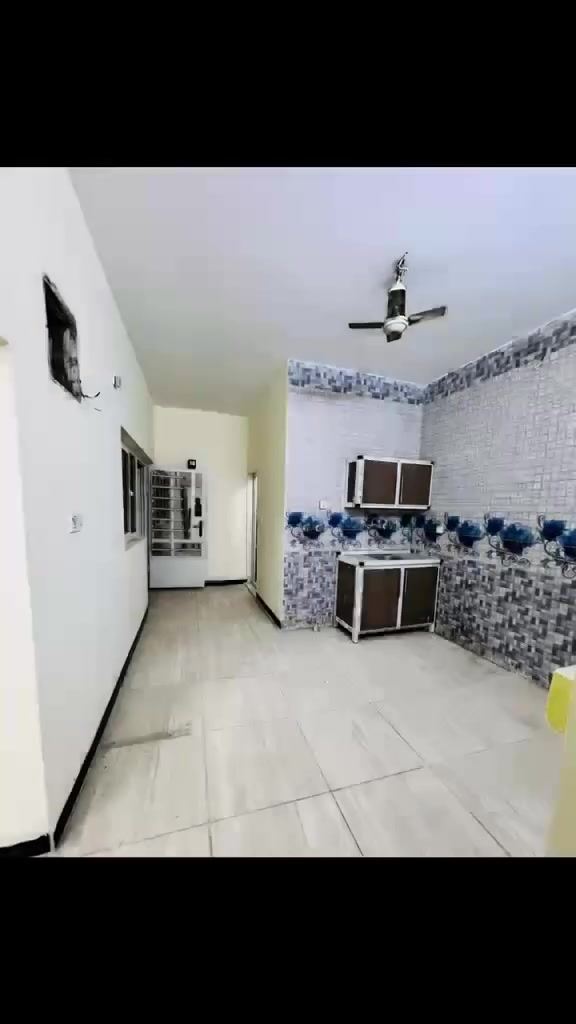 🏡شقة للإيجار – القادسية / محلة 606
📍 مقابل السكة مباشر – قرب أسواق ركن القادسية

✨ طابق أول معزولة بالكامل
🚪 درج حديد + باب مباشر على الشارع
🛏️ غرفتين نوم
🍽️ مطبخ أمريكي مع كاونتر
🛋️ موزع + بلكونة
🚿 حمام
🌤️ سطح تابع للشقة
⚡ كهرباء خصخصة
🔥 تتوفر: سخان + ماطور ماء + سنك
🚗 رصيف عريض ومنطقة هادئة
للاستفسار واتساب ***********
