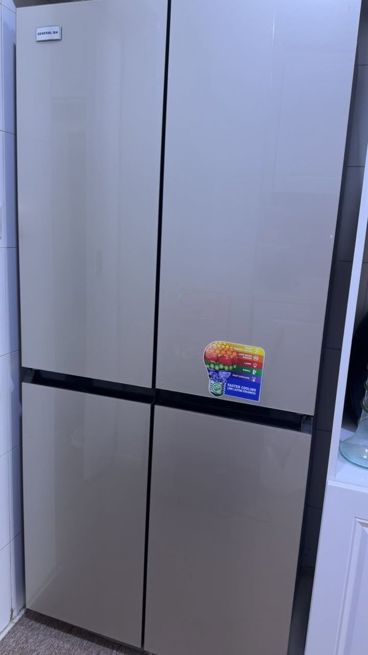 ثلاجه + مجمده نظيفه استخدام قليل
الطول 170
العرض 80 
العمق 55 

سعرها 450 الف وبيهه مجال 

بغداد حي العدل 

***********
