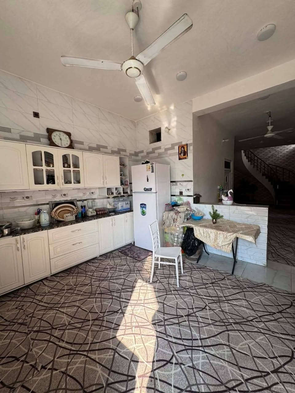 البيت للبيع طابو صرف 200 متر حي الجامعه قرب مدرسة السجى  البيت على ساحه بناء 2023 طابقين الطابق الثاني متكامل البيت مطلوب اسكان سعر على الاتصال *********** / ***********
