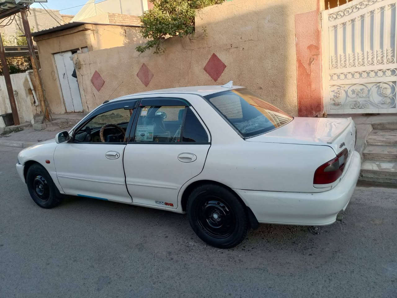 سلام عليكم براتون موديل2002 سياره بسمي سنويه 2029 رقم دولي السياره جاهزه من كلشي تبريد تدفئه كلها شغاله كير عادي خير من الله سياره مصبوغة احزام تخم تاير صدر امامي خلفي جديد العنوان بغداد المدائن غير متواجد فيس رقمي اتصل وبيك خير وتدلل ***********.  السعر 45وبيها مجال لطيبين

