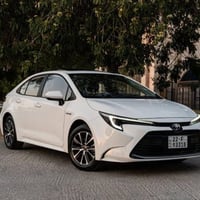 كورلا هايبرد موديل ٢٠٢٥ سيارة مكفولة ومغلفه bbf. امريكي فول مواصفات شك...