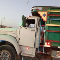 سكانيه 111 موديل 82 شاصي مطول السياره نضيفه بس عايزها زوج تايرات كدام ...