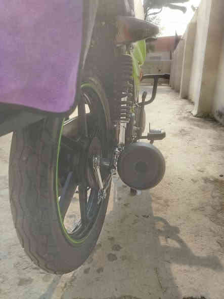 السلام عليكم دراجة شاينك للبيع موديل 2023 طالعة ب2025
سنوية ولوحة انكليزي بأسمي تحويل ثاني يوم ماشية 3582 والنظافة شوفت عينكم عوزة بس جاملغ رايدة ب2100 وبية مجال بسيط للشراي العنوان  سبع قصور الاوسمة ***********
