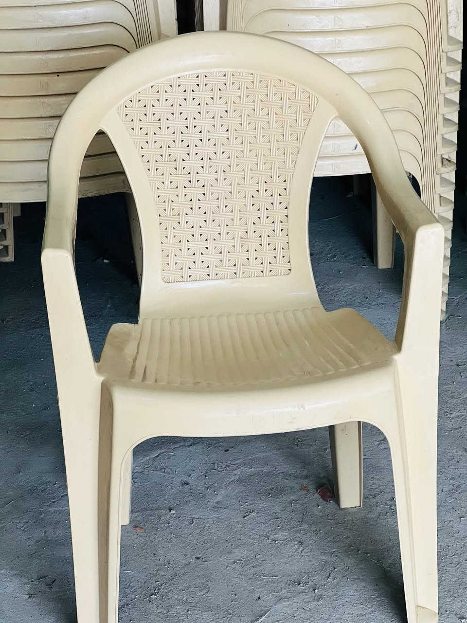 كراسي عدد 200 للبيع استعمال قليل
للتواصل ***********
