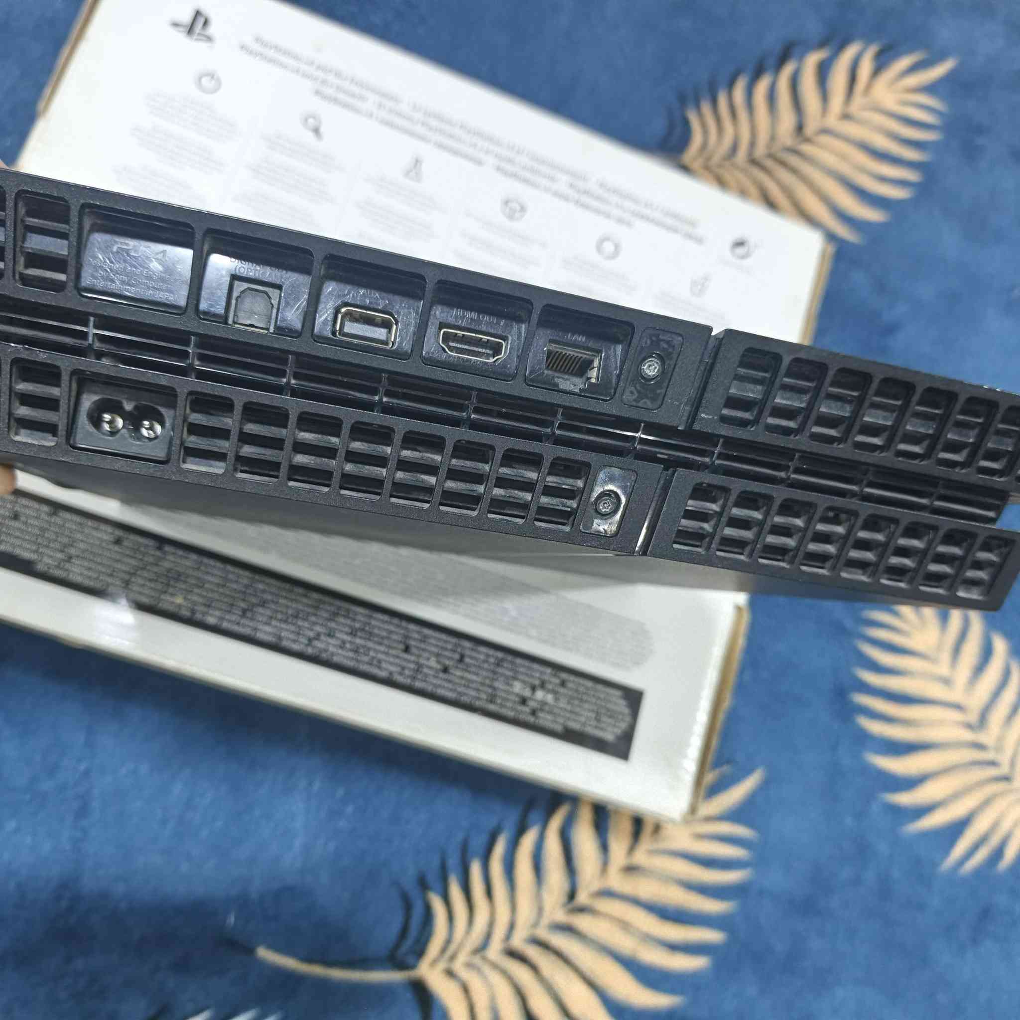 بلي 4 فات نضيف جدا مع المحلقات مثل الواضح بل صوره ما مهكر 
💸سعر 225وبي مجال بسيط
⭕ملاحظة عدسة القراص يراد له تنظيف 
⭕العنوان حله شاع ٦٠
📞***********
