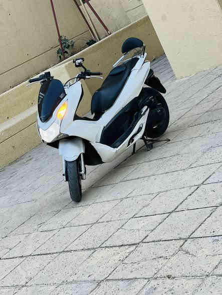 للبيع دراجه pcx ياباني الاصلي نوزل خطين ستان كهربائي حساس ازدحام دراجه جديده مكينه 150 حساس شلعه معدل خير من الله دراجه تتعب تكول جديده مال جناي ماشيه 16 الفً  بغداد الكرخ السعر مليون و 250وبيهه مجال ***********
