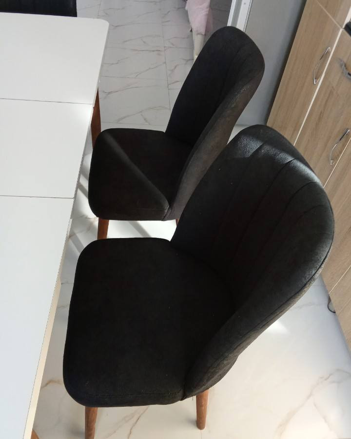 للبيع ميز طعام مع 6 كراسي يتكبر و يصغر نظيف السعر 180 الف اتصال على الرقم *********** 
كركوك شوراو
