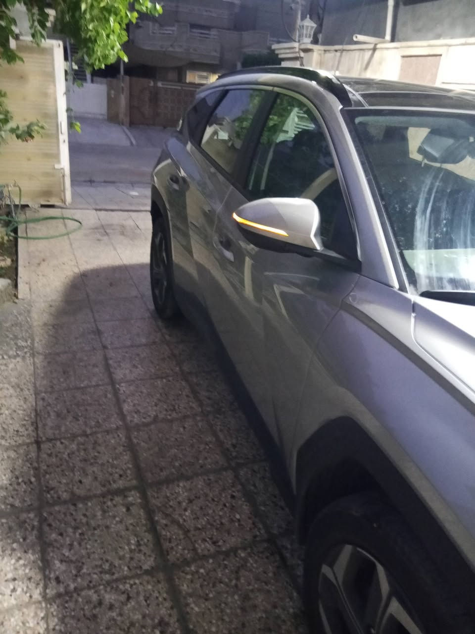 السلام عليكم ...توسان 24 وارد امريكي . هايبرد مرقم بغداد 
اللون سلفر .بنوراما .
حادثه موضح بالصور 
للاستفسار ***********
