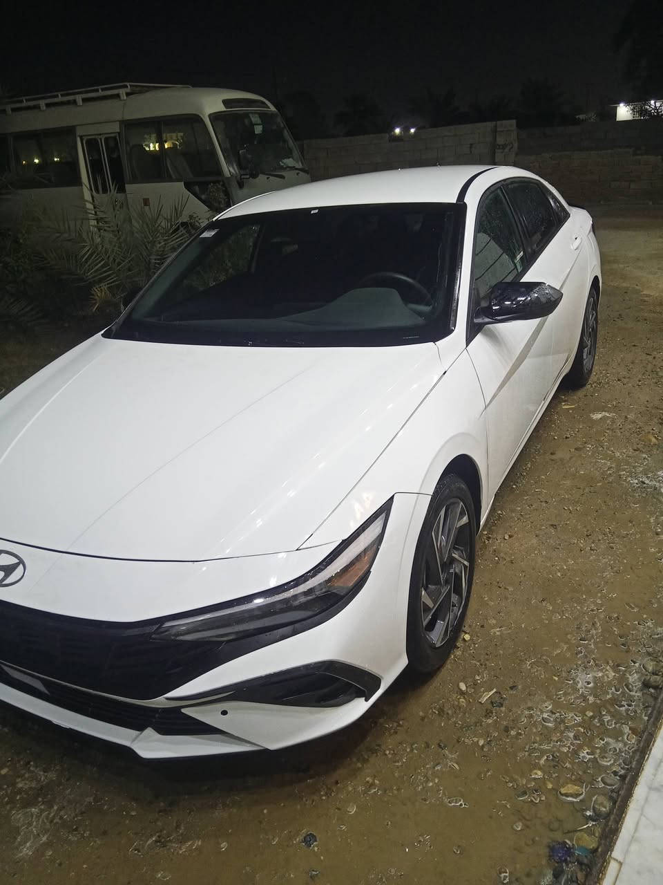 السلام عليكم للبيع الانترا وارد امريكي موديل 2025 ماشيه 14الف فول مواصفات عده الفتحه التواصل ***********
