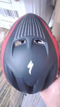 خوذة دراجة • أسود • توصيل