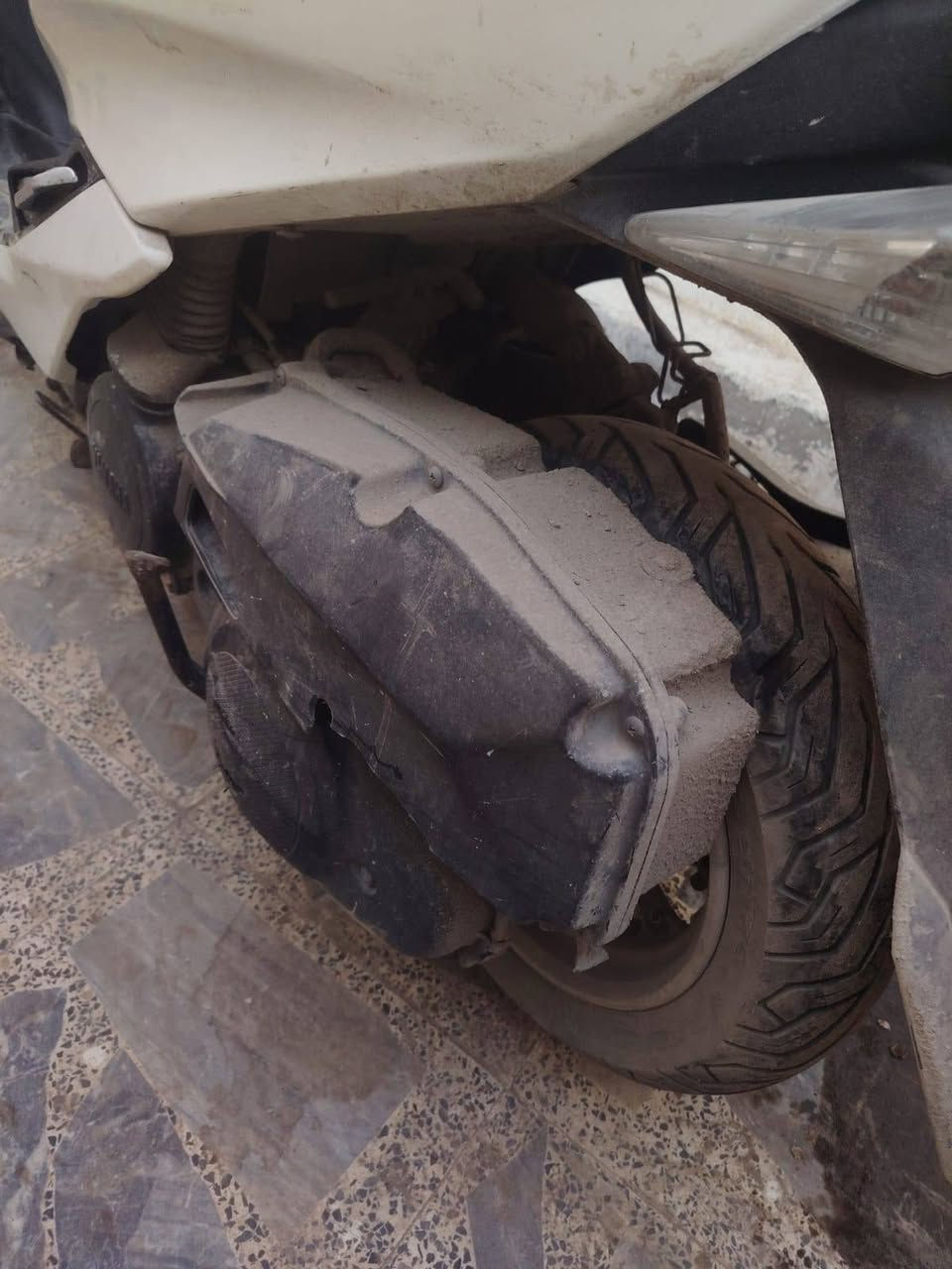 دراجه للبيع بسعر مناسب بيه عطل بسيط مكاني الكريعات ***********
